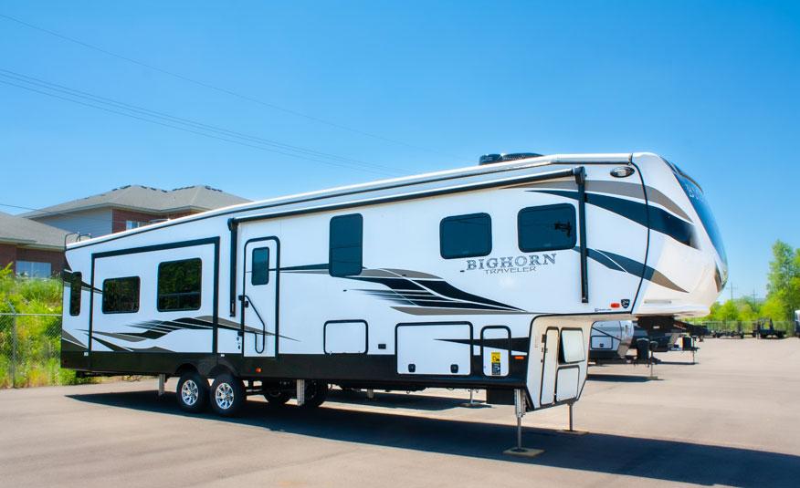 Get away in the new 2022 Big Horn 39MB RV