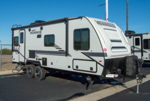 Winnebago Micro Minnie Travel Trailer for Sale 2225RL