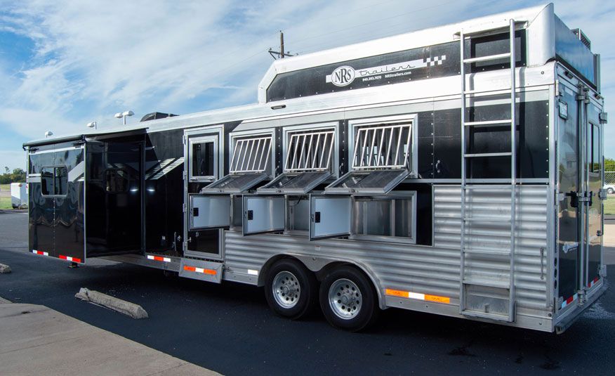 2022 SMC Laramie edition Horse Trailer